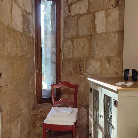 Holiday home Cornemuse Maison Entiere De 100 M2 Avec Cuisine, Sejour Et Jardin Au Centre D'issigeac