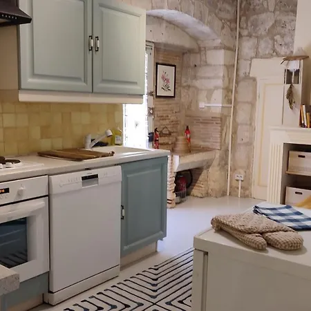 Cornemuse Maison Entiere De 100 M2 Avec Cuisine, Sejour Et Jardin Au Centre D'issigeac Issigeac