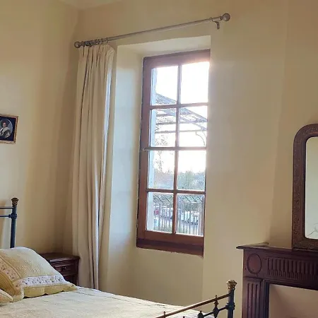Cornemuse Maison Entiere De 100 M2 Avec Cuisine, Sejour Et Jardin Au Centre D'issigeac *