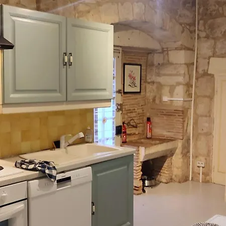 Holiday home Cornemuse Maison Entiere De 100 M2 Avec Cuisine, Sejour Et Jardin Au Centre D'issigeac